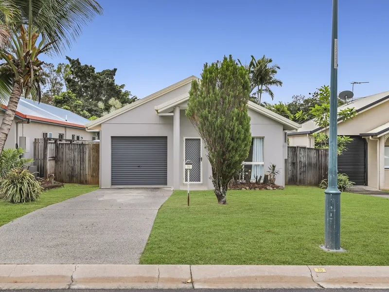 Fully Air conditioned Home - Lock up Garage - Fully Fenced Back Yard