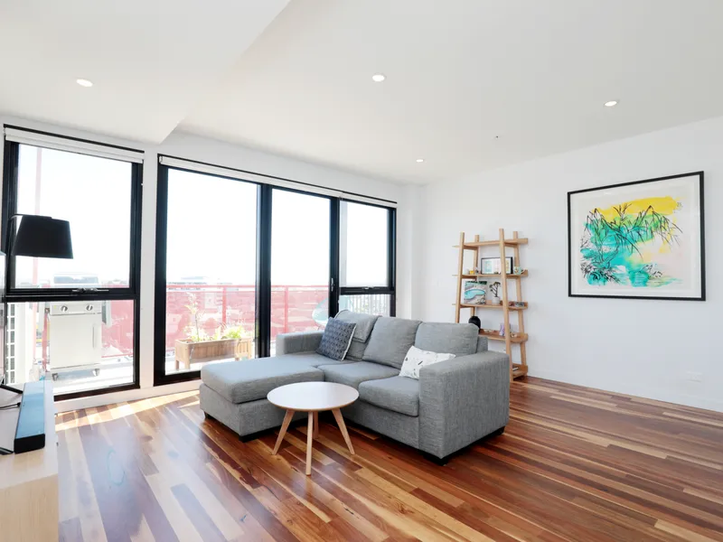 Stunning 2 bed corner apartment!