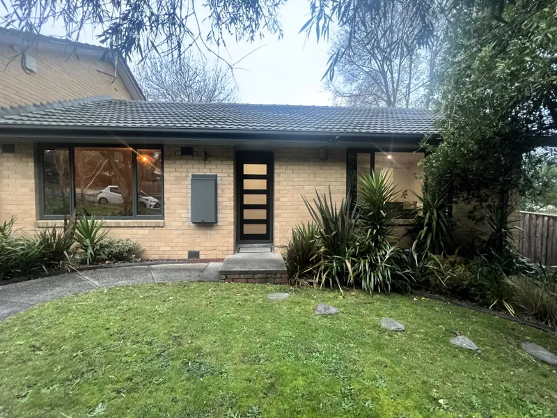 Stylishly Renovated 2-Bedroom Unit in Heathmont (Unfurnished)