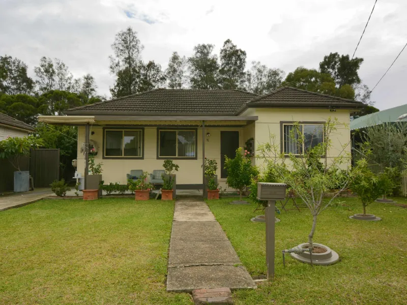 Gas Cooking, Air Conditioning, Massive Backyard On Offer!