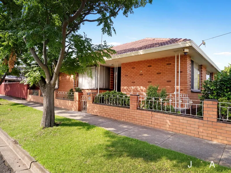 Comfort, Space & a great yard!