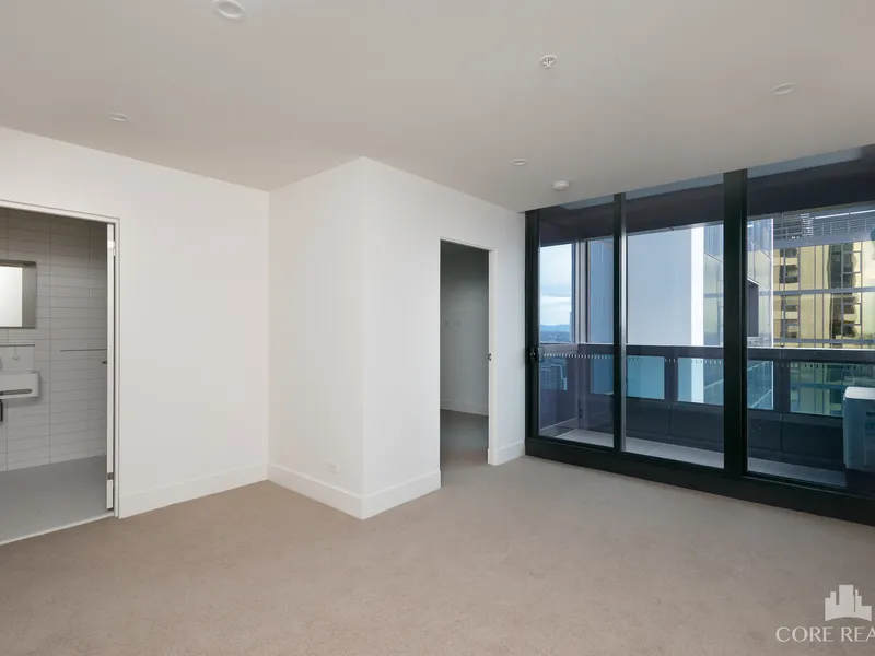 Bright & Spacious Two Bedrooms Apartment Available !!