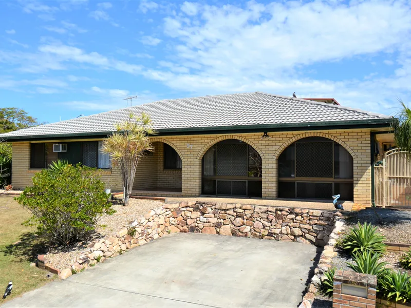 Low-Set Brick Home - New Goumet Kitchen - Corner Block