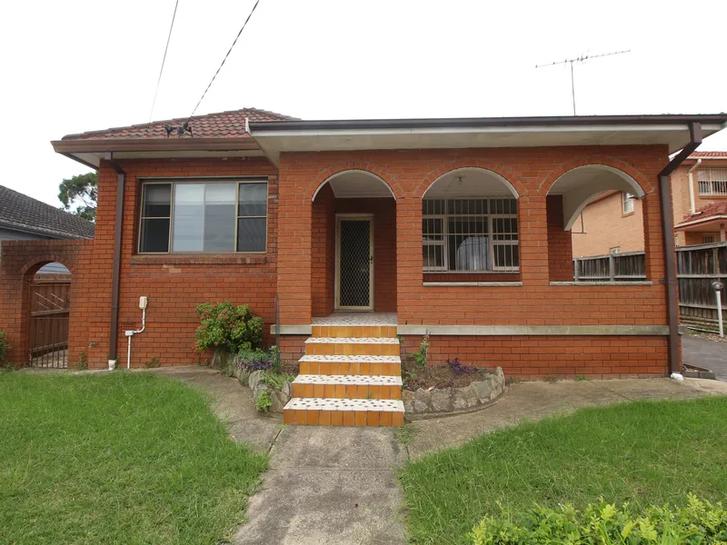 Beautifully Presented Home In Whisper Quiet Location