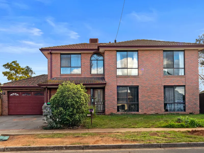 BIG HOUSE FOR FAMILY LIVING