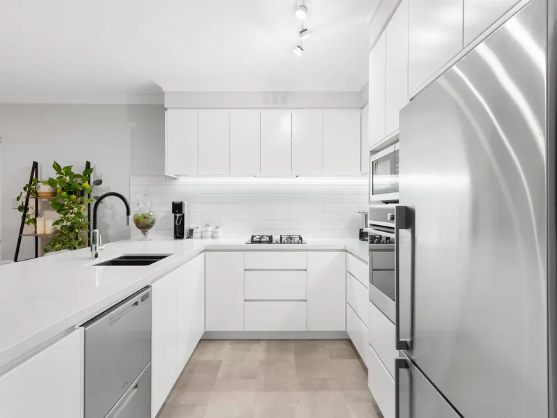 Luxurious lock up & leave in Leedy!