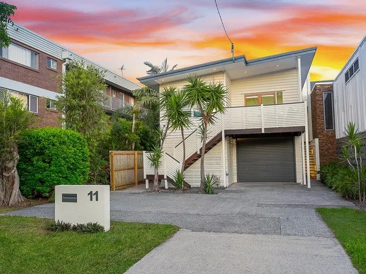 Beautiful modern granny flat at the front of the property with a large timber deck.