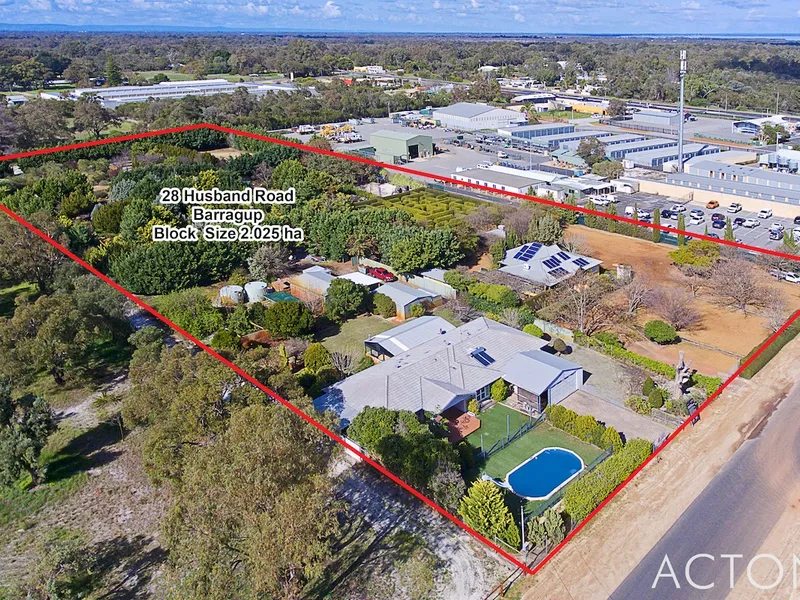 UNIQUE ACREAGE LIFESTYLE ON OFFER!
