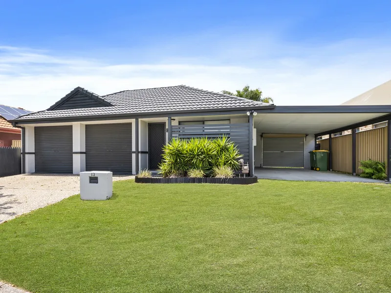 Immaculate Family Living in Coombabah