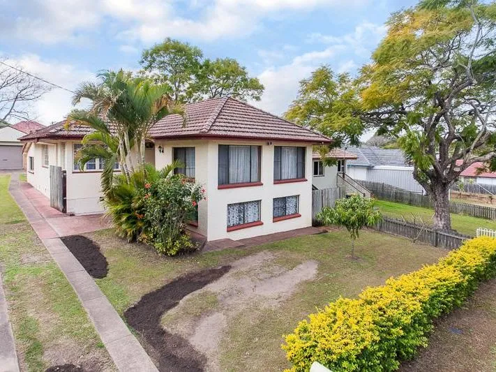 GREAT LOCATION - OPPOSITE PARK