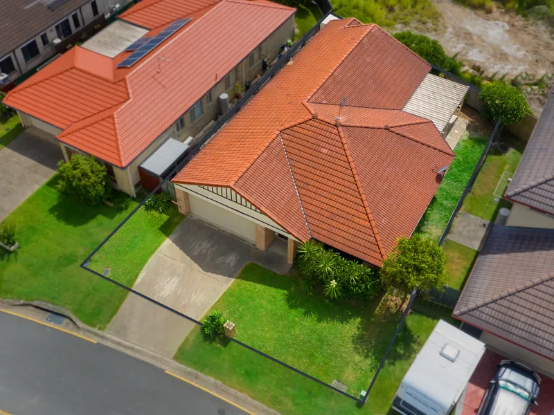 Neat As A Pin, Just Move In And Enjoy !