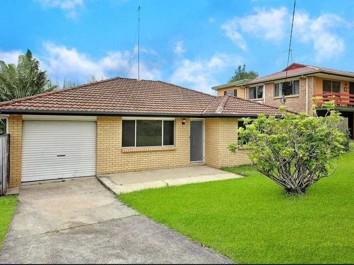 Newly Renovated Close to Everything. Pet Friendly. Rear access