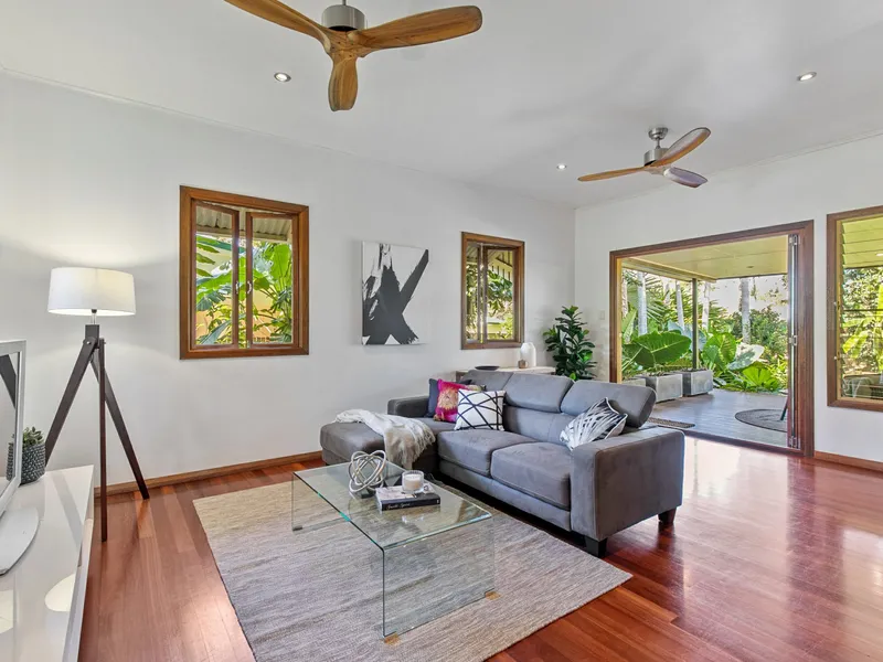 Charming, Private and Leafy on 809sqm