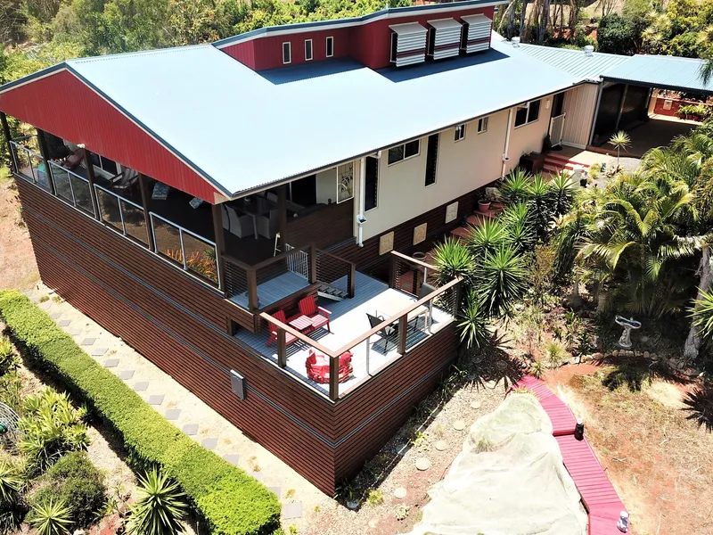 STUNNING HINTERLAND HOME