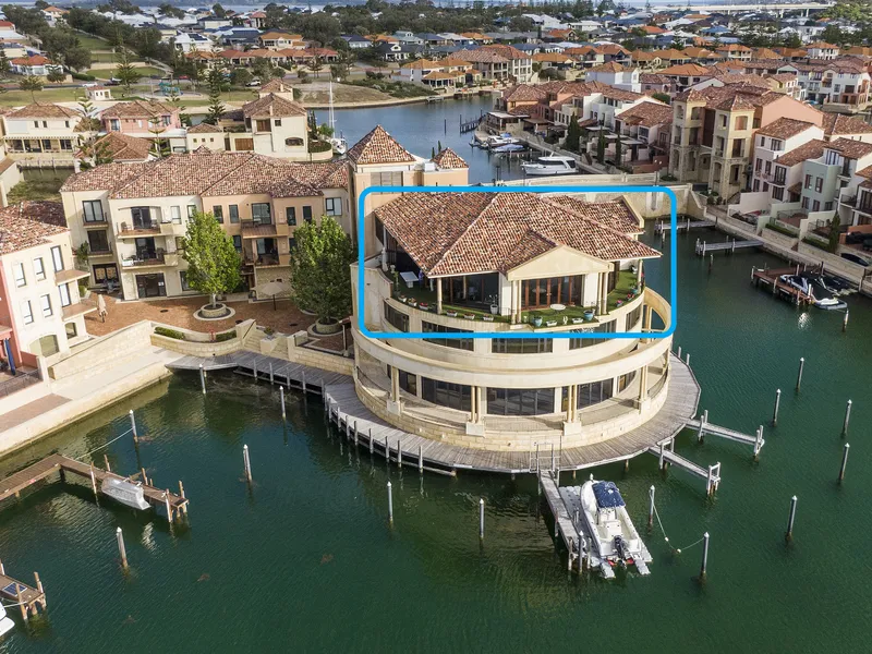 Penthouse in hidden jewel waterfront location