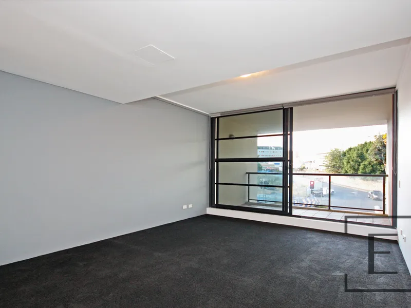 MODERN AND CONVENIENT - SPLIT LEVEL UNIT