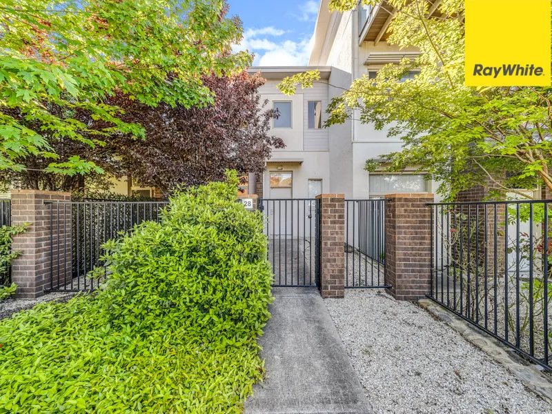 Townhouse in Fantastic Harrison Location