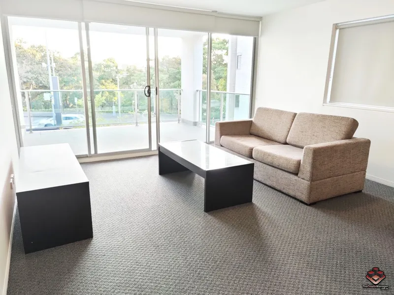 HUGE 92SQM FURNISHED ONE BEDROOM APARTMENT + BIG STUDY & VIEW IN SPRING HILL