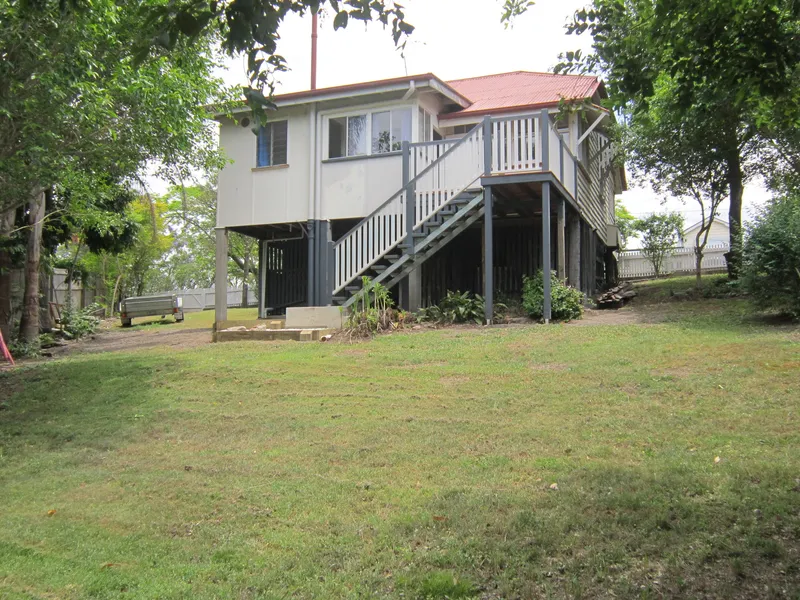 Charming Cottage with Great Sized Yard For The Pets!
