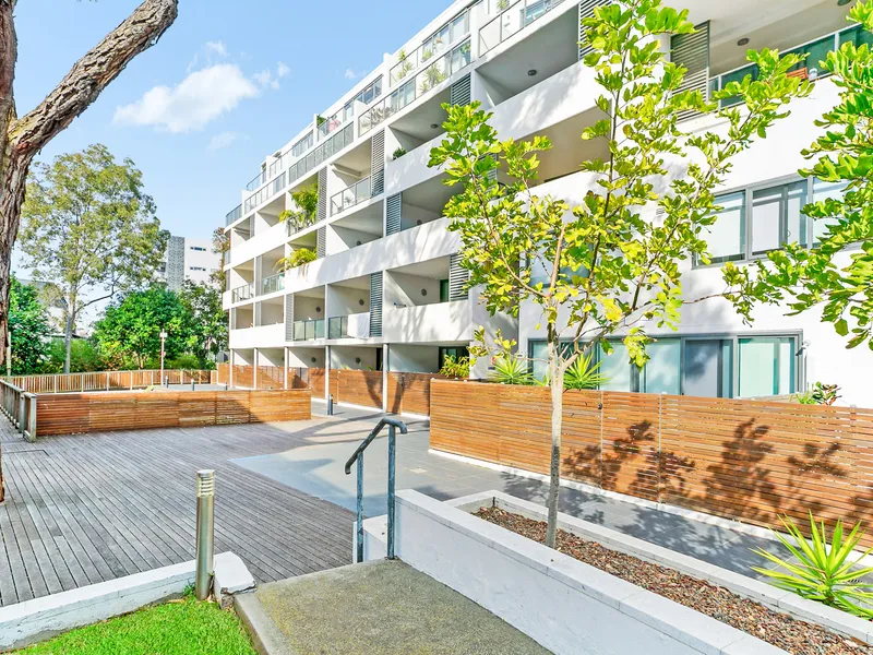 North facing townhouse style apartment with Golf Course & city views.