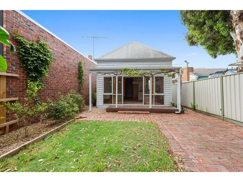 CHARMING PERIOD HOME, ONLY MINUTES FROM THE CITY & WATERFRONT