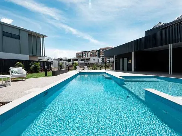 Perfect Location, Near New Unit with Complex Pool - 200m from SCUH