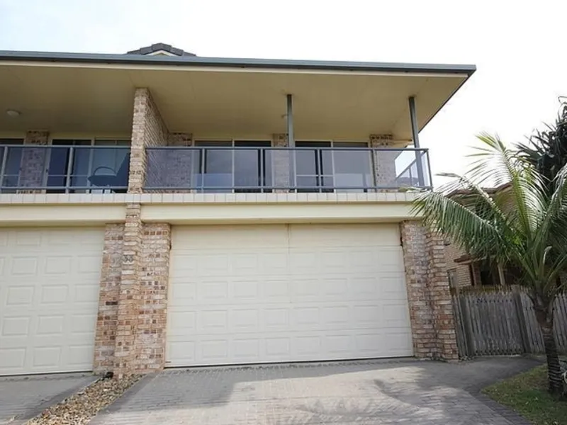 Spacious three bedroom townhouse across from Angels Beach
