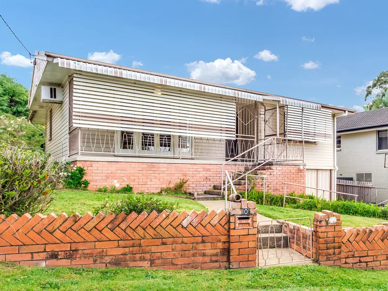 Renovators delight on a 658 sqm block