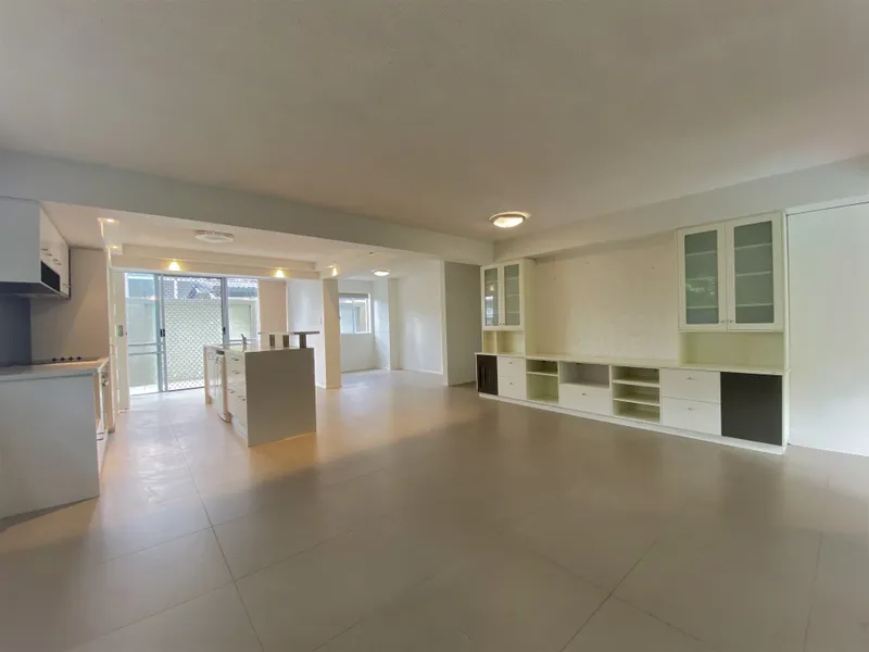 GROUND FLOOR - BEACHSIDE DUPLEX, STROLL TO BEACH OR NOBBY, PARK OPPOSITE INITIAL 6MTH LEASE ***APPLY IN ADVANCE***