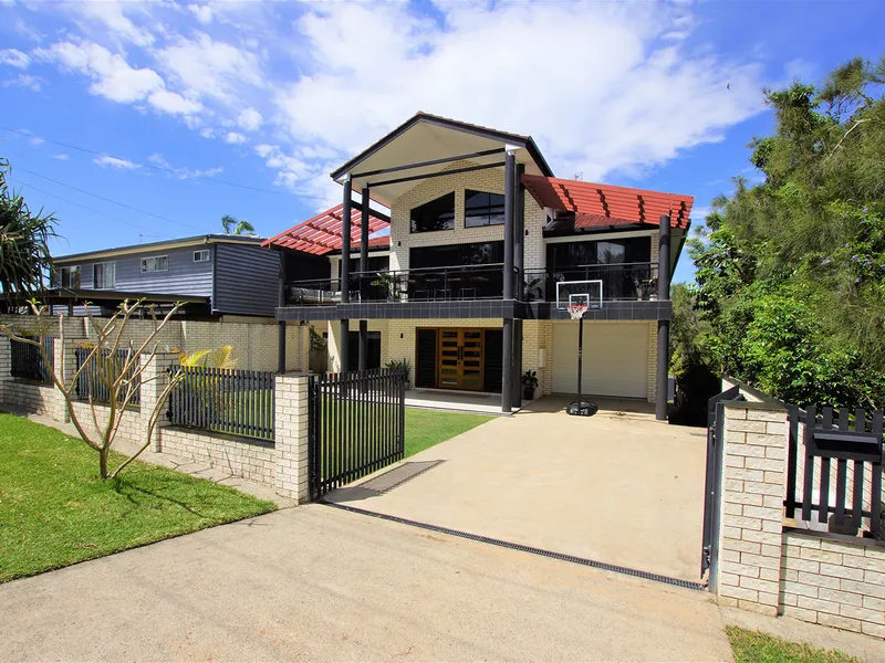 FURNISHED FIVE BEDROOM HEADLAND HOME