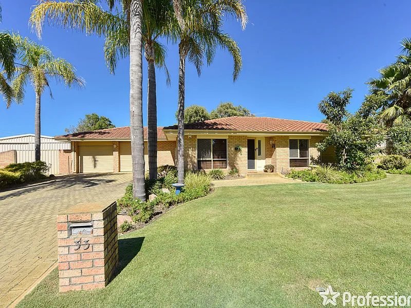 FEATURE FILLED FAMILY HOME WITH SIDE ACCESS AND POWERED WORKSHOP