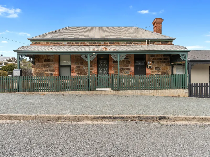 CHARMING 1900S BLUESTONE COTTAGE - 