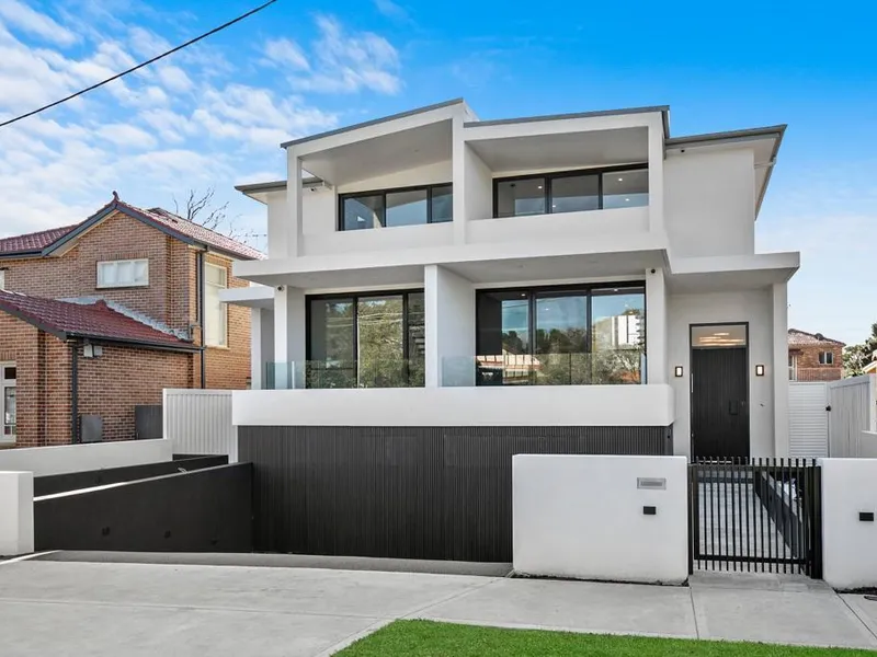 Near new, easy care indulgent entertainer