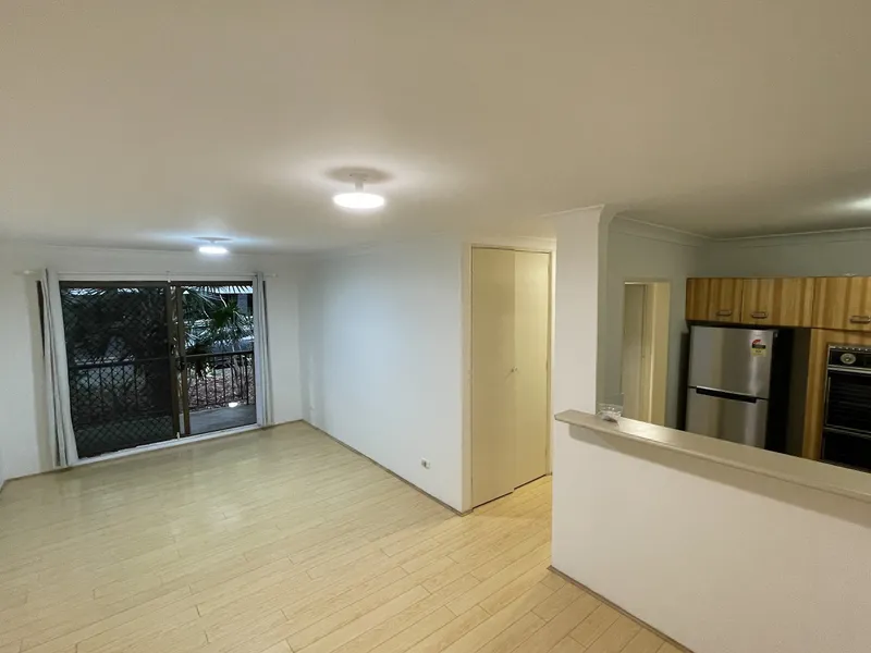 IMMACULATE 2 BEDROOM APARTMENT IN HEART OF ULTIMO