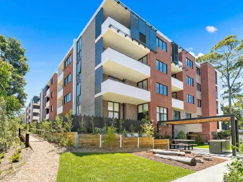 Near-New 2 Bedroom Apartment In Good Location!