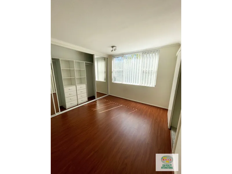 Spacious 3 bedroom Unit For Rent in Epping!