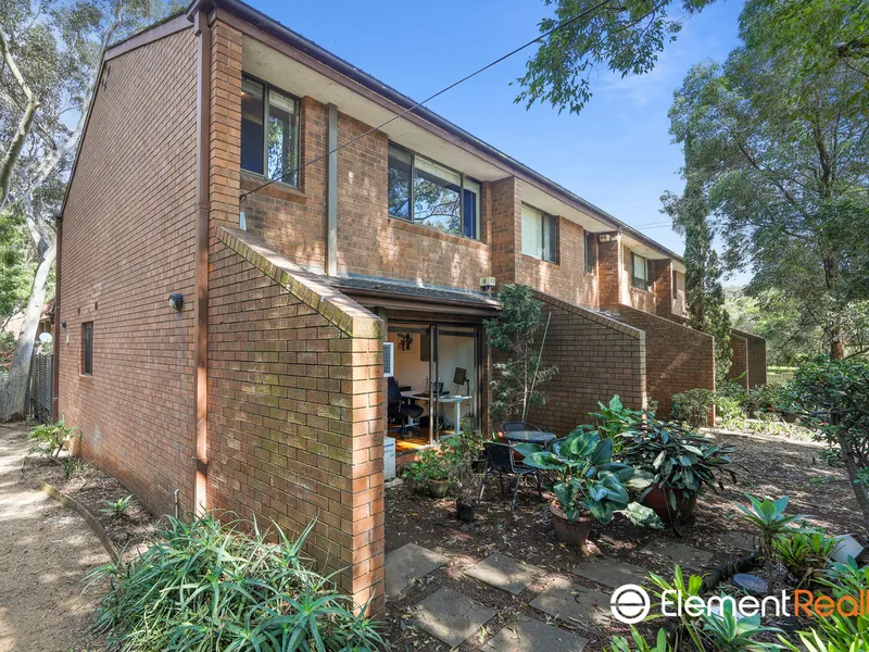 LOCATION! LOCATION! LOCATION! NEAT TOWNHOUSE - WALK TO SHOP AND FUTURE LIGHTRAIL