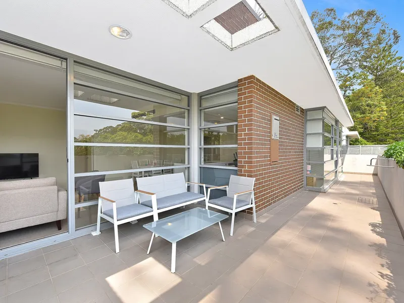 Magnificent Sub-Penthouse With An Expansive Views