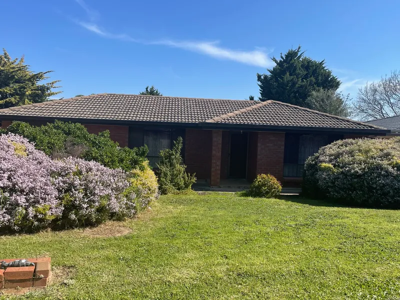 SPACIOUS 3 BEDROOM HOME