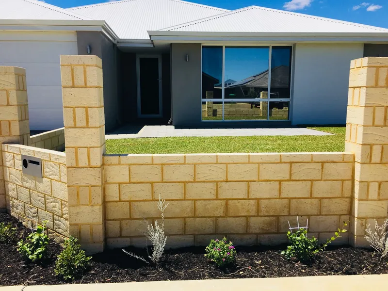 SPACIOUS & STYLISH FAMILY HOME!