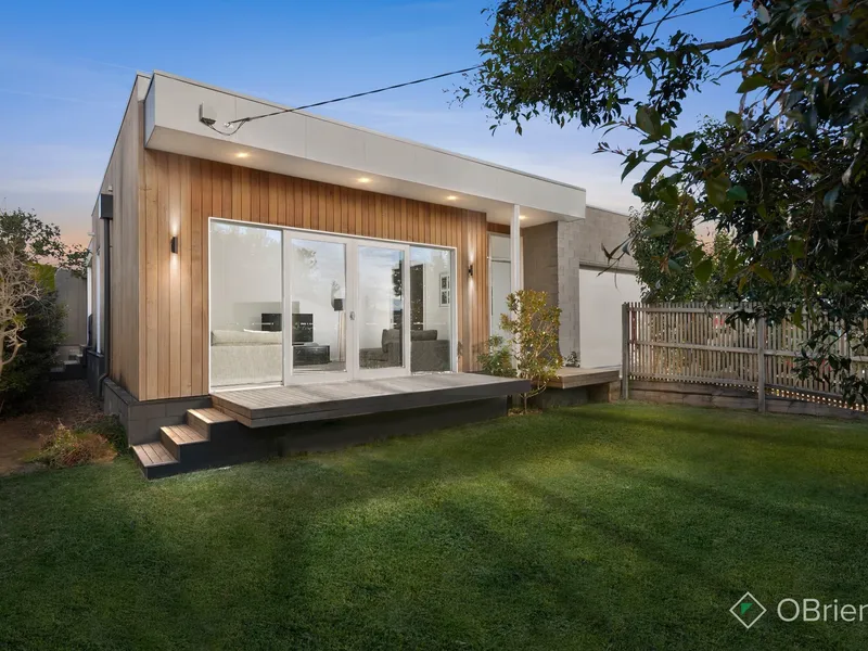 Contemporary Class with Luxurious Coastal Position