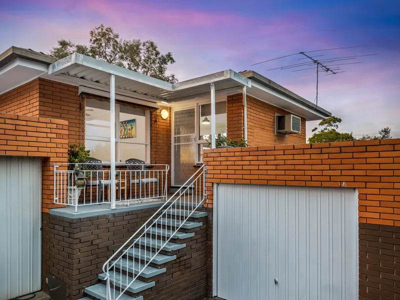 STUNNING UNIT IN A FABULOUS LOCATION!