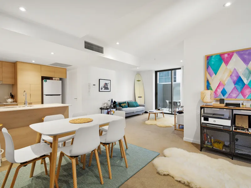 Unbeatable value luxe apartment a gentle stroll from the surf