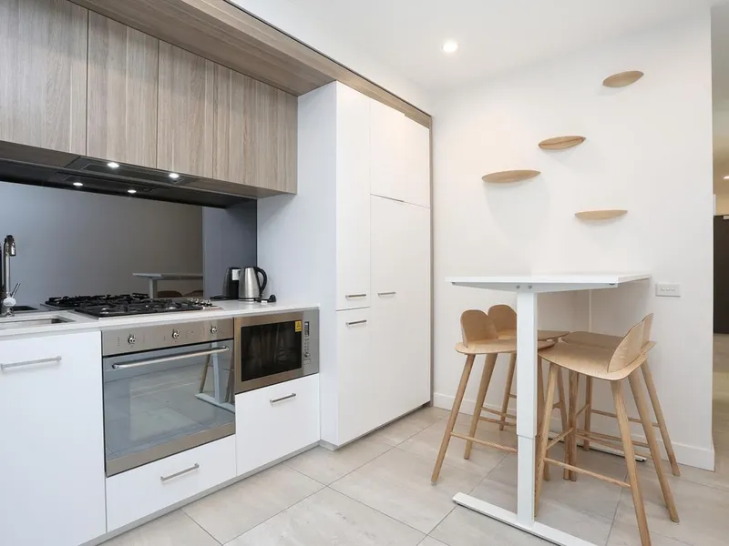 Furnished 2 Bedroom Apartment in heart of Carlton