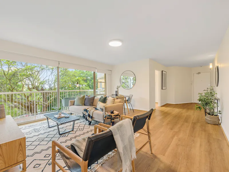 Leafy renovated apartment / lock-up garage