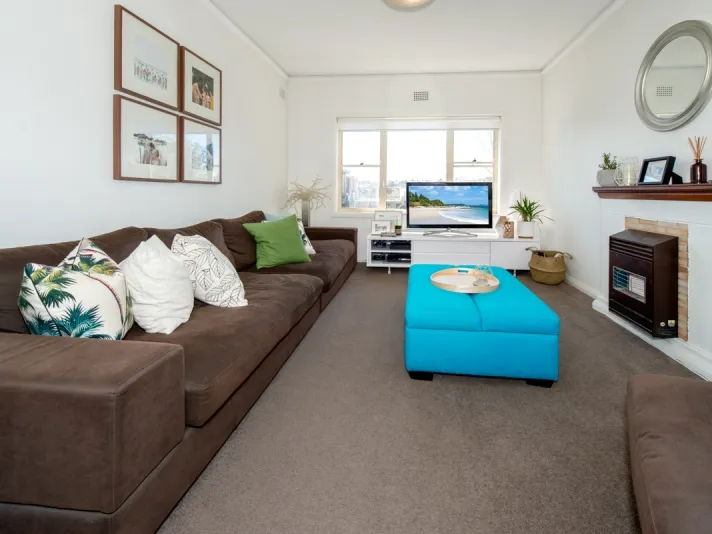 Ultra modern 2 bedroom apartment - Shops & Transport at doorsteps