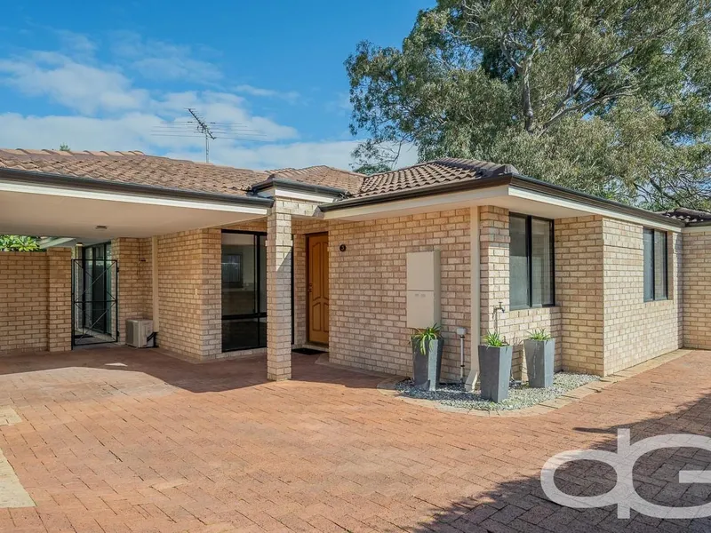 Immaculate & Tastefully Updated Villa