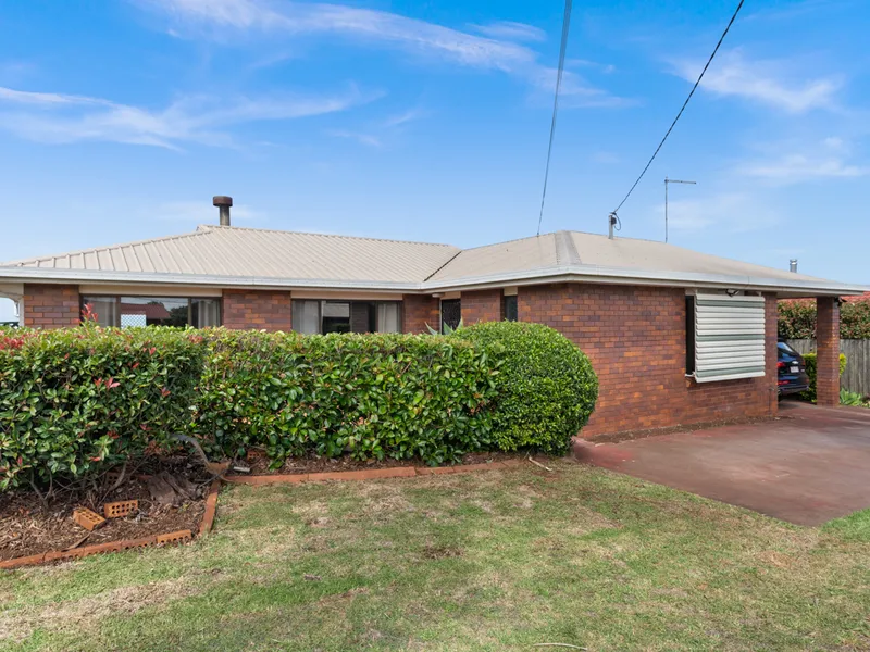 Gorgeous Gem Nestled Behind UniSQ, Only 500m away!