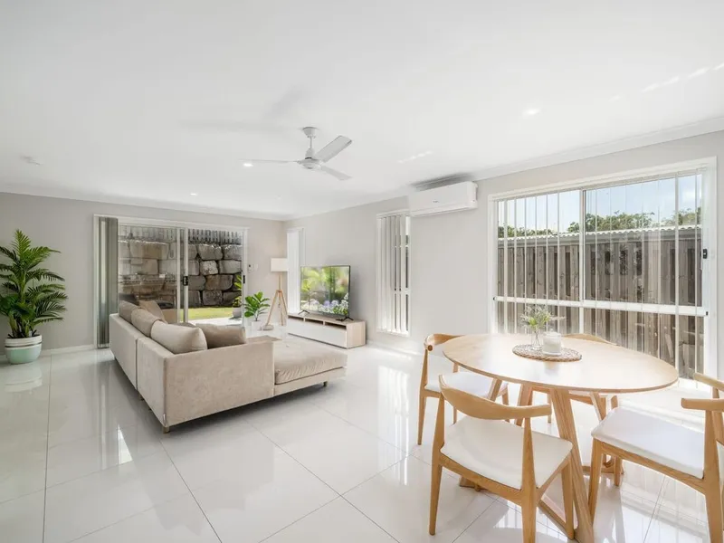 Stylish home ideally located between Upper Coomera and Pimpama!