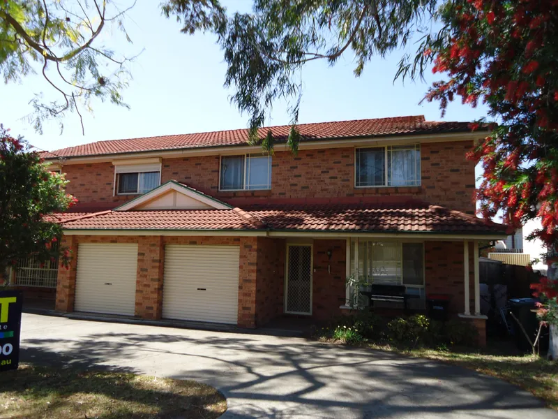 Ten Minutes Walk to Station & Shopping Centre!